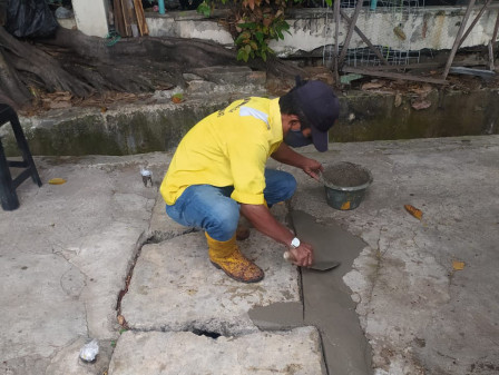  15 Titik Trotoar, Tali Air dan Plat yang Rusak di Jalan Pangeran Jayakarta Diperbaiki 