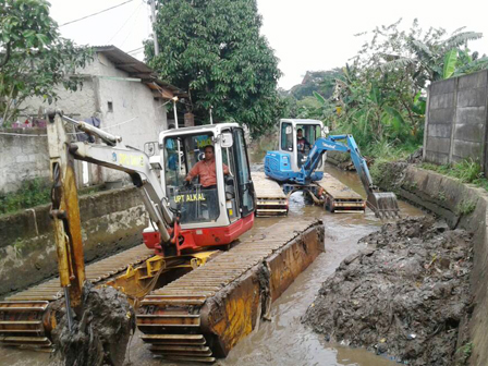 Pengerukan Kali Baru Barat Sudah 70 persen