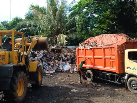  37, 25 Ton Sampah APK Diangkut Sudin LH Jakbar 