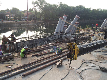 Jembatan Penghubung di Atas Kali Sunter Mulai Dibangun