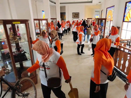  Wakil Wali Kota Jakpus Lepas 300 Peserta Ke Museum Prasasti dan Setu Babakan	