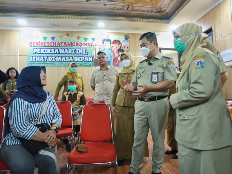 Pj Gubernur Tinjau Layanan Kesehatan Gratis di Puskesmas Pulogadung