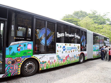 Bus Gandeng Transjakarta Dengan Lukisan Anak Difabel Akan Dioperasikan di Koridor I