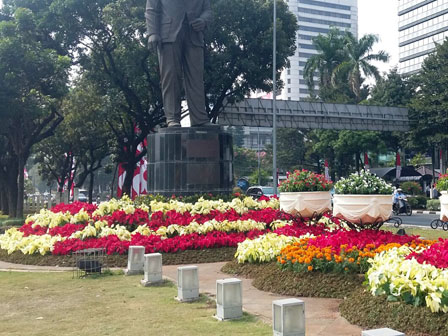 Jelang HUT RI, Dinas Pertamanan Percantik Jalur Protokol