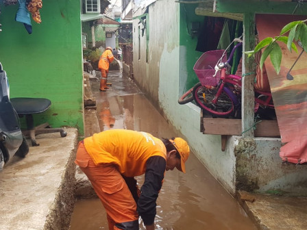 Sebagian Besar Genangan di Mampang Prapatan Telah Surut