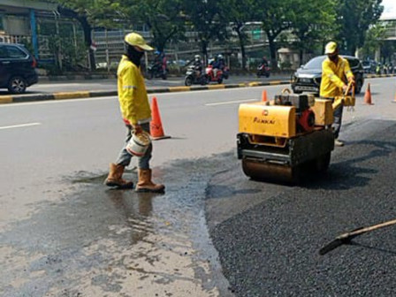  Luasan Perbaikan Jalan Rusak di Jaktim Capai 6.862,7 Meter Persegi. 