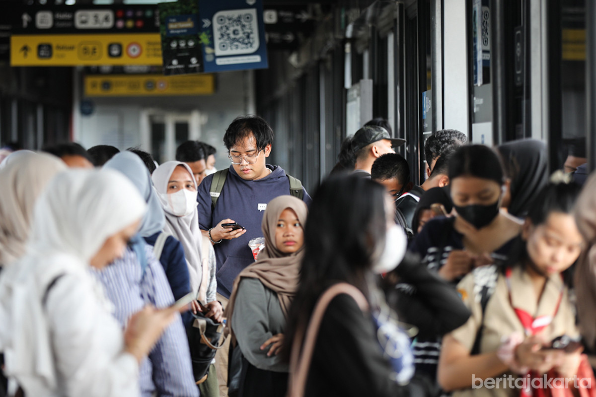 Jakarta sebagai pusat ekonomi menjadi tempat aktivitas jutaan masyarakat dari wilayah penyangga