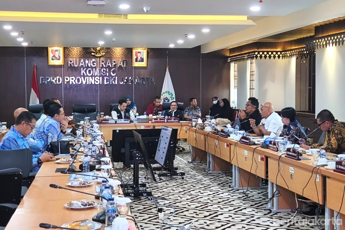 Rapat Komisi C membahas kinerja PAM Jaya dan rencana Perseroda