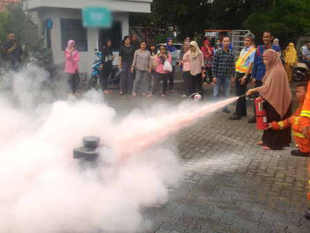 Satuan Gulkarmat Pasar Minggu Sosialisasi Penanggulangan Kebakaran di Gedung Hasta Centra