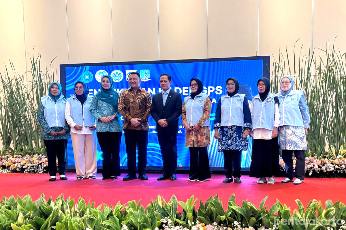 Menteri Lingkungan Hidup RI, Wali Kota Jakarta Utara bersama perwakilan kader Gerakan Pilah Sampah