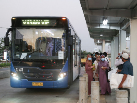 55 Bus Transjakarta dan Bus Sekolah Antar Jemaah Salat Iduladha di JIS