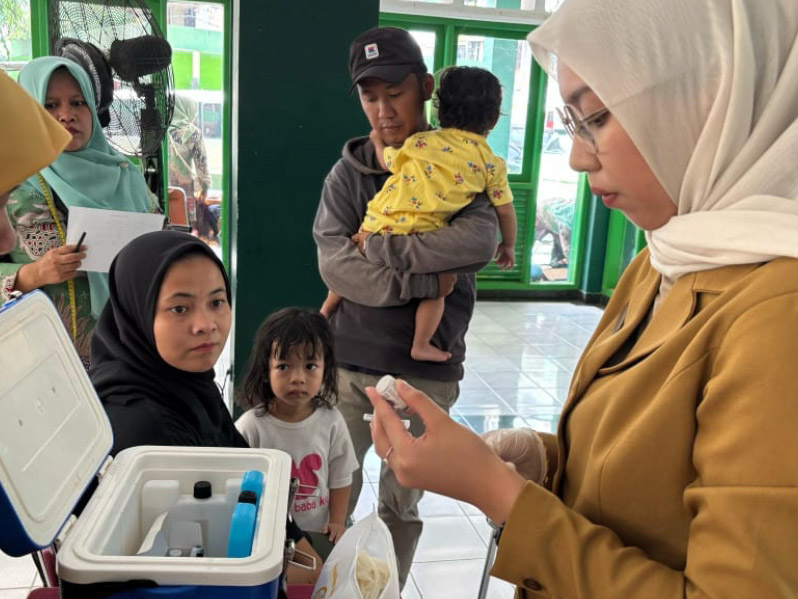 Puluhan Balita di Rusun Petamburan Diimunisasi 
