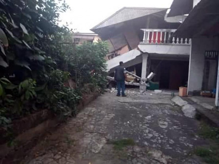 Rumah Warga di Kebagusan Roboh Akibat Galian Kabel 