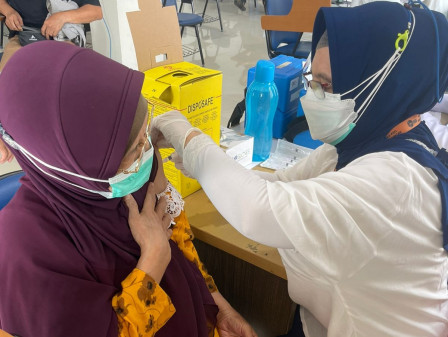 132 Disuntik Vaksin Booster di Puskesmas Kecamatan Mampang Prapatan
