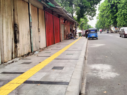 Penataan Trotoar di Jl Layur Pulogadung Rampung 
