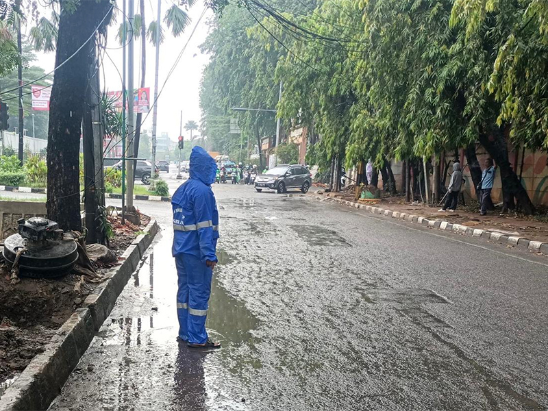  Genangan di Jalan Raya Kelapa Hybrida Surut