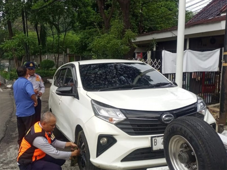  18 Kendaraan Parkir Liar di Lebak Bulus Diderek