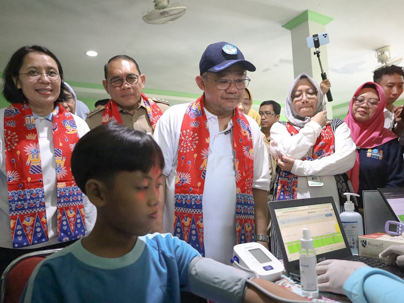 Arifin - Mendikdasmen Hadiri Pemeriksaan Kesehatan Gratis di SDN 02 Cideng