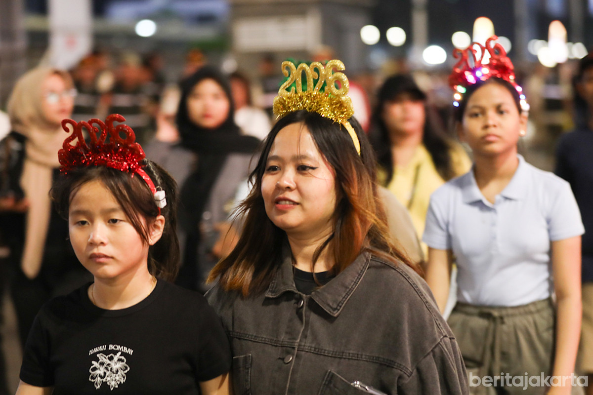 Sejumlah warga saat merayakan malam tahun baru