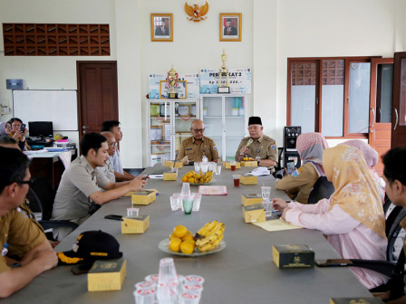 Tim Penilai Lomba Jakarta Gotong Royong Sambangi RW 12 Cipmel