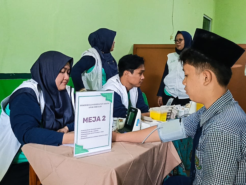100 Santri di Jakbar Ikuti Cek Kesehatan Gratis