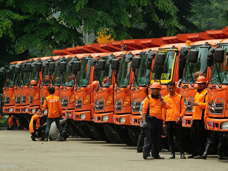 Jakpus Sewa 40 Truk Sampah