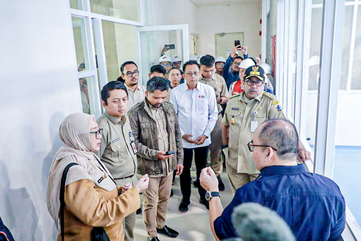 Rano Karno meninjau proses renovasi total bangunan gedung PMI DKI Jakarta