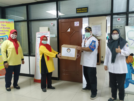  DWP Jakut Donasikan Masker Medis ke Petugas Kesehatan