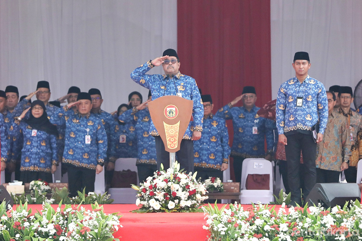 Rano Karno menjadi inspektur pada upacara peringatan Hari Rapat Raksasa IKADA ke-80 di Monas