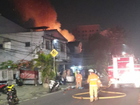 Kebakaran Di Jl Mangga Besar Hanguskan Tiga Rumah Beritajakarta Id