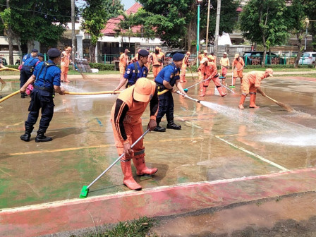  100 Personel Gabungan Bersihkan Taman Cornel Simanjuntak 