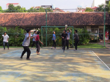 Remaja Kembangan Selatan Manfaatkan RPTRA Berlatih Futsal