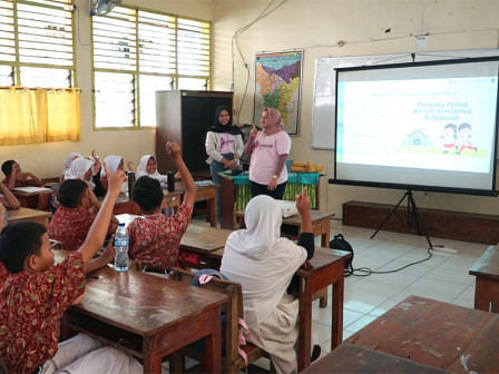 PT JIEP Laksanakan Program TJSL Bidang Pendidikan di SDN Rawa Terate 03 Pagi