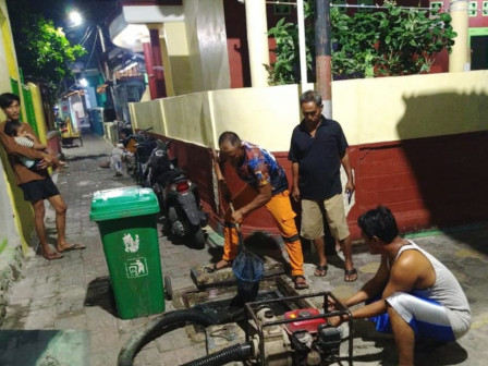 PPSU Bersihkan Saluran IPAL di Pulau Panggang