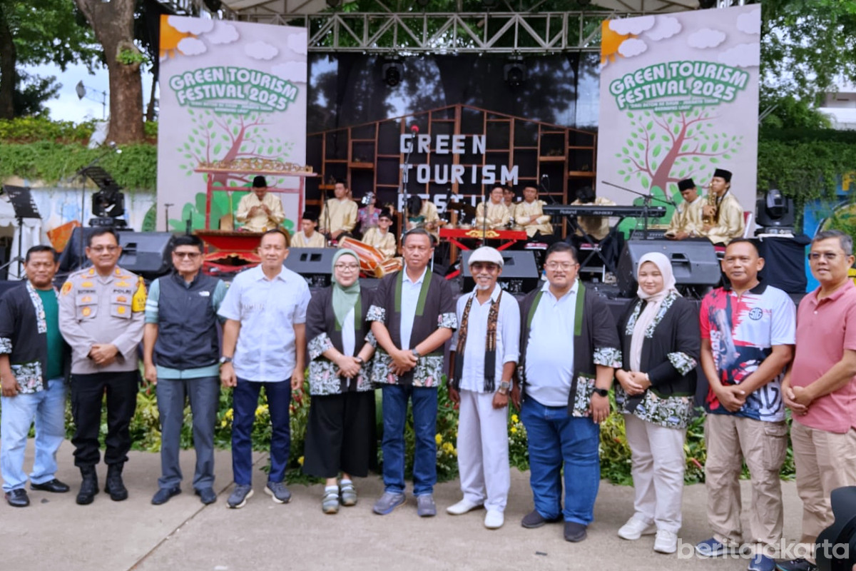 Munjirin beserta jajaran, forkopimda dan dewan kota Jaksel di Pembukaan Green Tourism Festival 2025