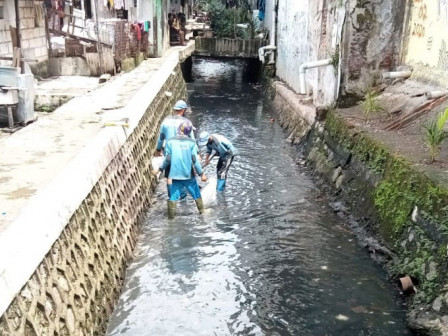 PHB Rawa Kepa Dikeruk, Sementara 50 Meter Kubik Lumpur Berhasil Diangkat 