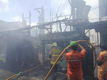 9 Unit Pemadam Atasi Kebakaran Rumah di Jl Inspeksi Kali Sunter