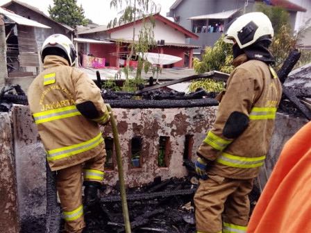  Delapan Mobil Pemadam Atasi Kebakaran di Cibubur