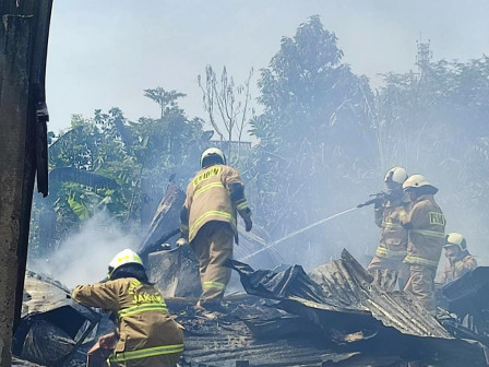 Kebakaran Lapak di Jalan Musyawarah Berhasil Dipadamkan 