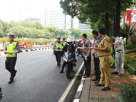 Petugas jaring 41 kendaraan di Kuningan