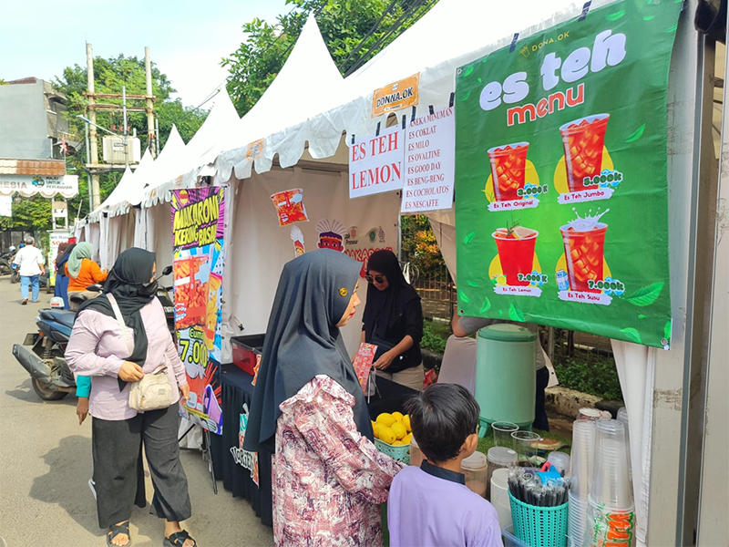  Bazar Serentak UKM di Kecamatan Kembangan Diserbu Warga