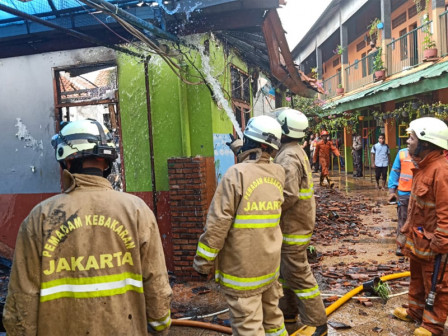  11 Mobil Pemadam Atasi Kebakaran Panti Asuhan di Cipayung