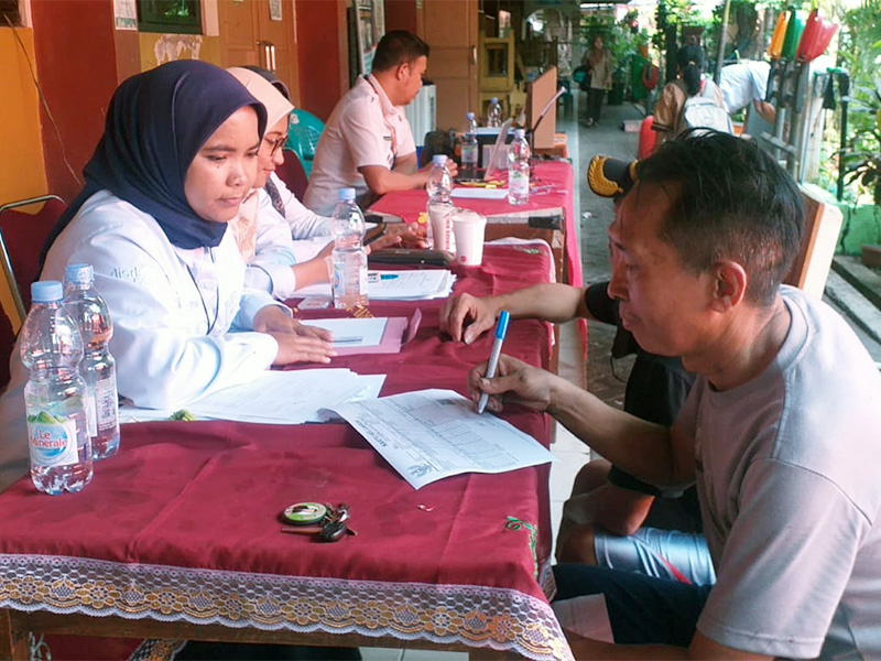 Dinas Dukcapil Beri Layanan Penyintas Banjir yang Kehilangan Dokumen Kependudukan