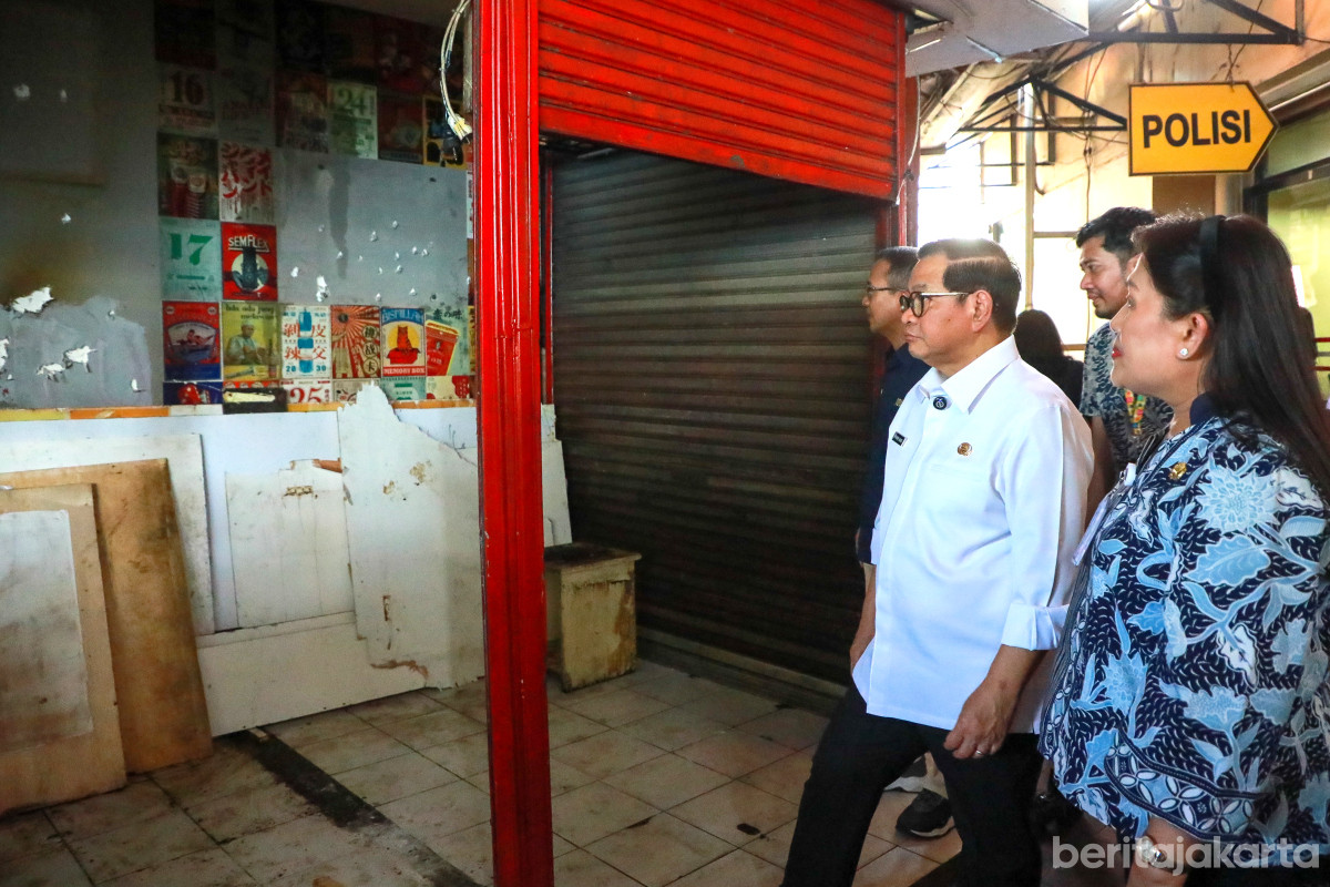 https://multimedia.beritajakarta.id/photo/2014_508c75c8507a2ae5223dfd2faeb98122/Gubernur DKI Jakarta, Pramono Anung saat meninjau kios UMKM di Blok M, Rabu (3/9) 