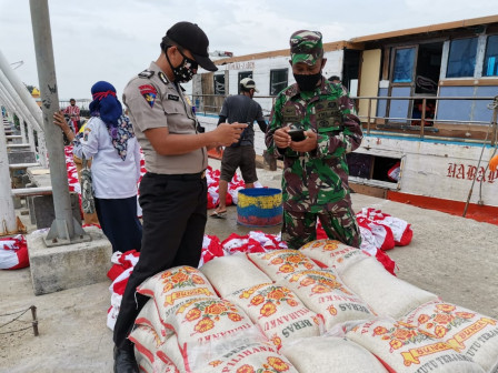 Kelurahan Pulau Tidung Salurkan 716 Paket Sembako Untuk Warganya