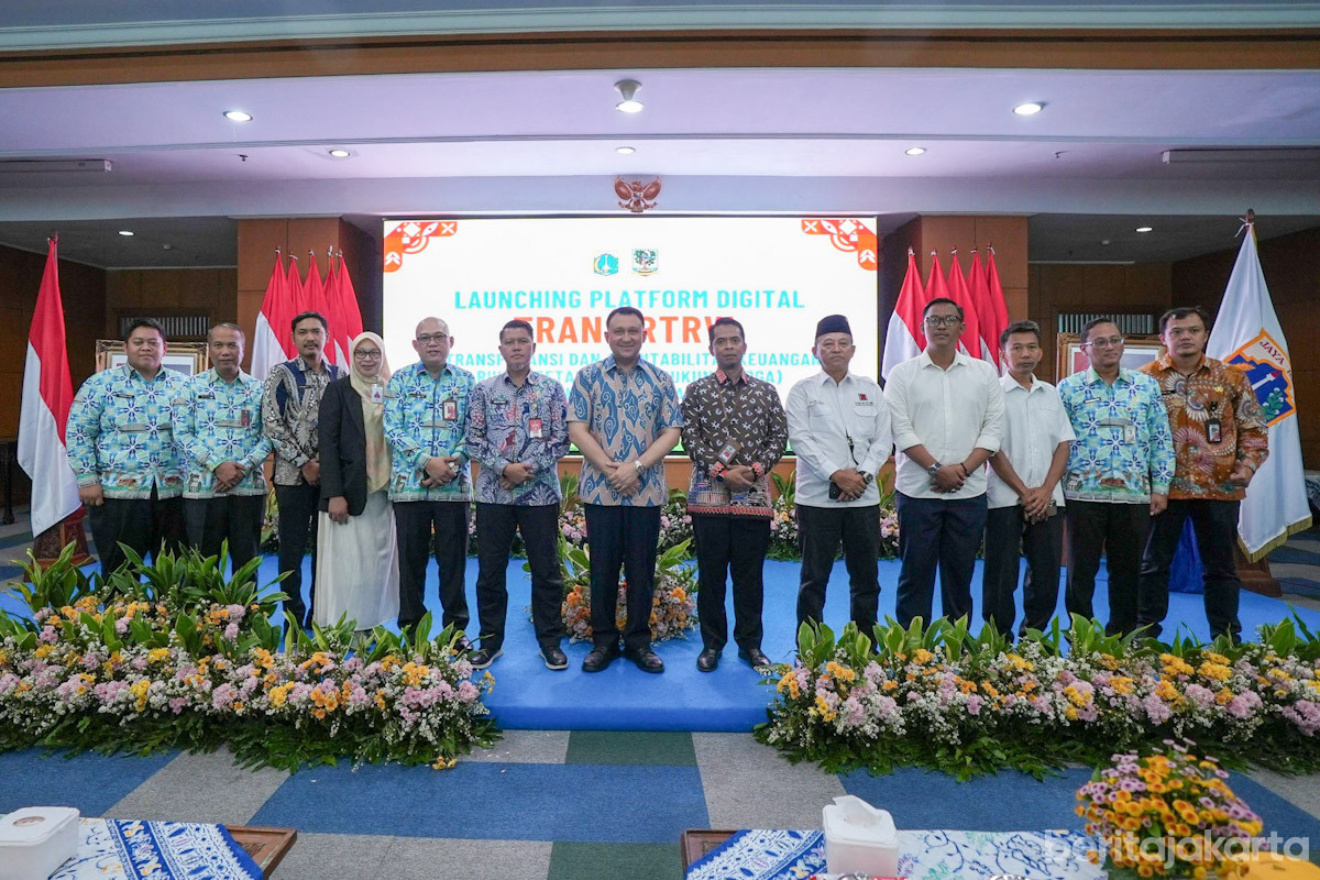 https://multimedia.beritajakarta.id/photo/2014_508c75c8507a2ae5223dfd2faeb98122/Launching Platform Transparansi dan Akuntabilitas Rukun Trans RT/RW