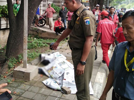 Kepala TU SMPN 210 Tewas Tabrak Trotoar