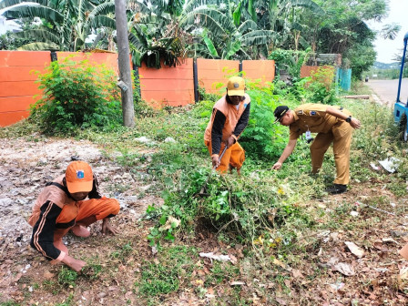 Puluhan Personel Gabungun Kerjabakti Bersihkan HKS