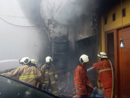 Rumah Tinggal Terbakar di Rawa Selatan IV Berhasil Dipadamkan