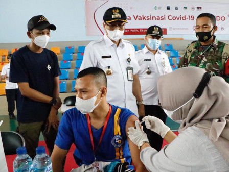 Wali Kota Jakpus Tinjau Sentra Vaksinasi Massal di GOR Kemayoran 
